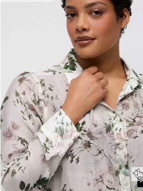 New without tags -TORRID Cream Floral Button-Up Blouse